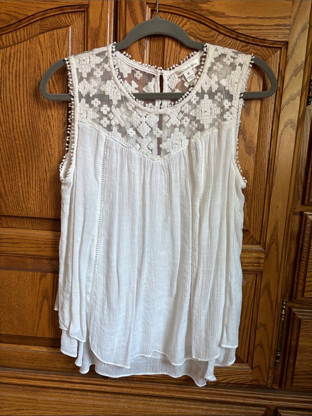 JohnPaulRichard White Lace Yoke Sleeveless Camisole